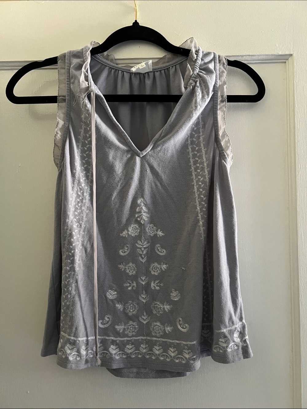 Sleeveless Embroidered V-Neck Women’s Top — Gray